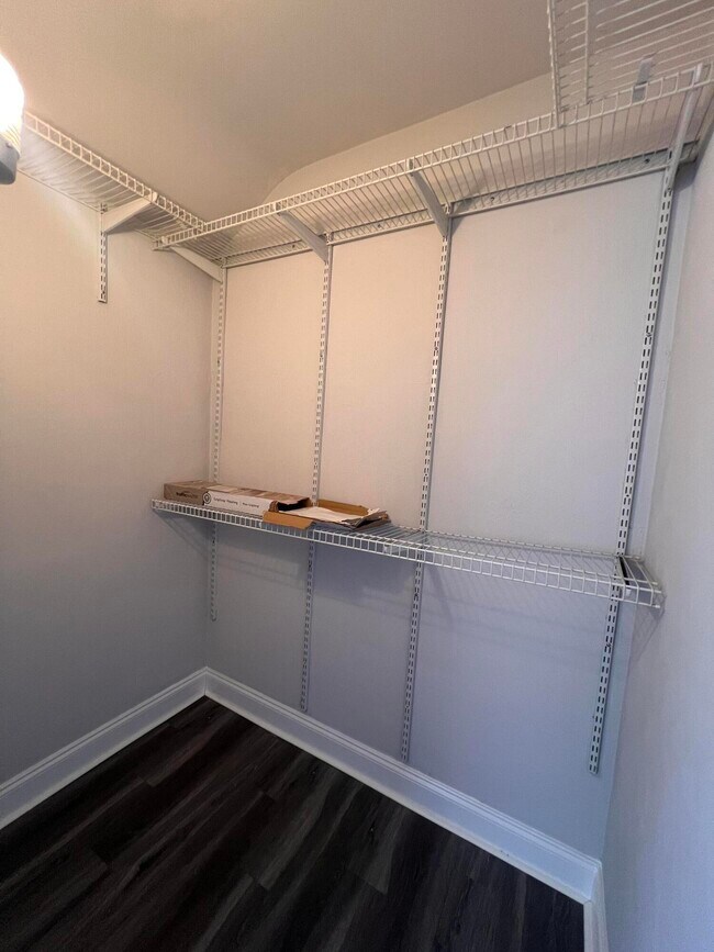 Building Photo - 101 S Golfview Rd