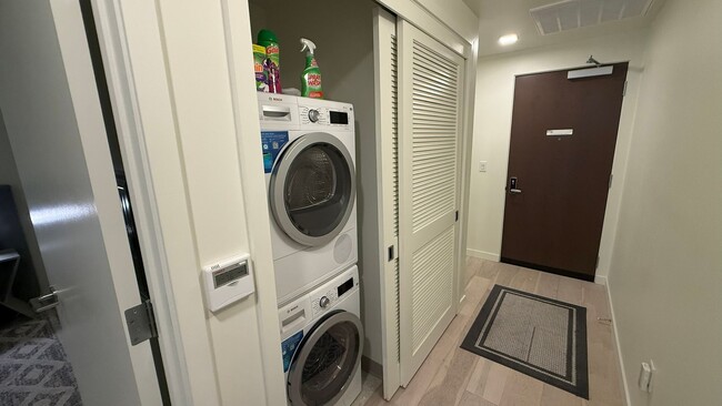 Building Photo - Epic REA: Fantastic Potrero Hill Modern 1 BR, 1 BA Condo