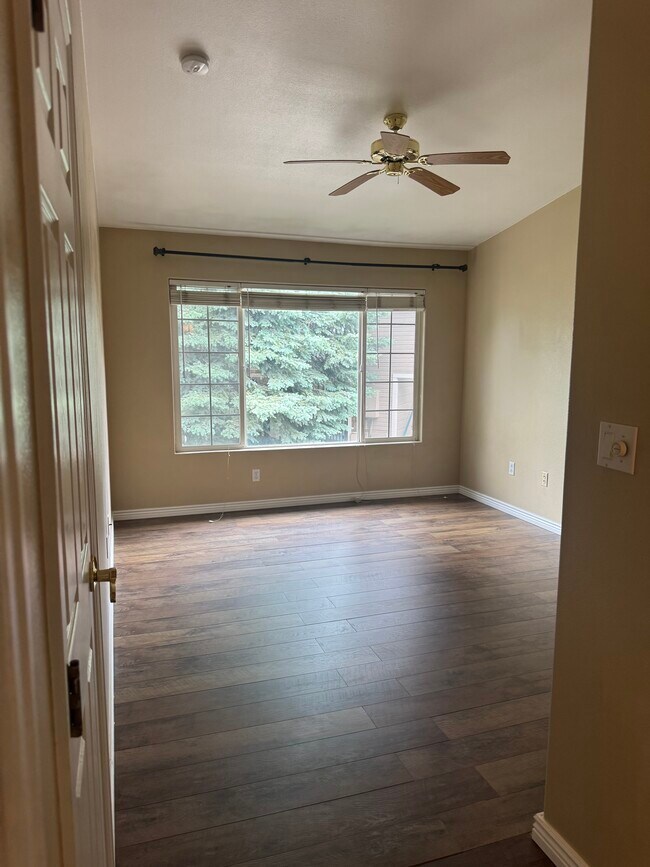 Building Photo - 8438 S Thunder Ridge Way