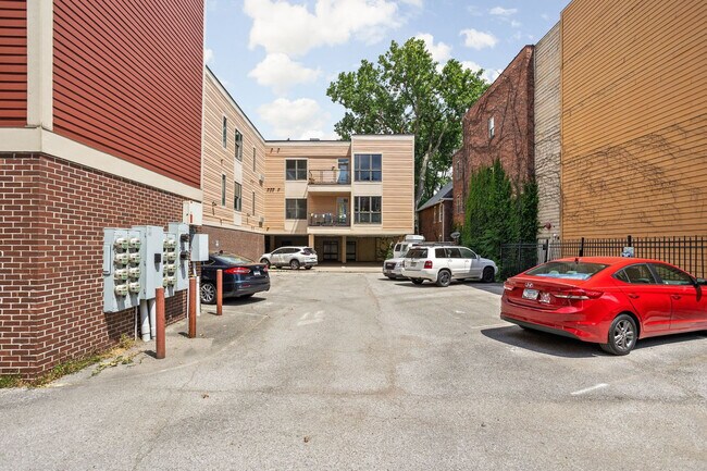 Building Photo - 230 E 9th St