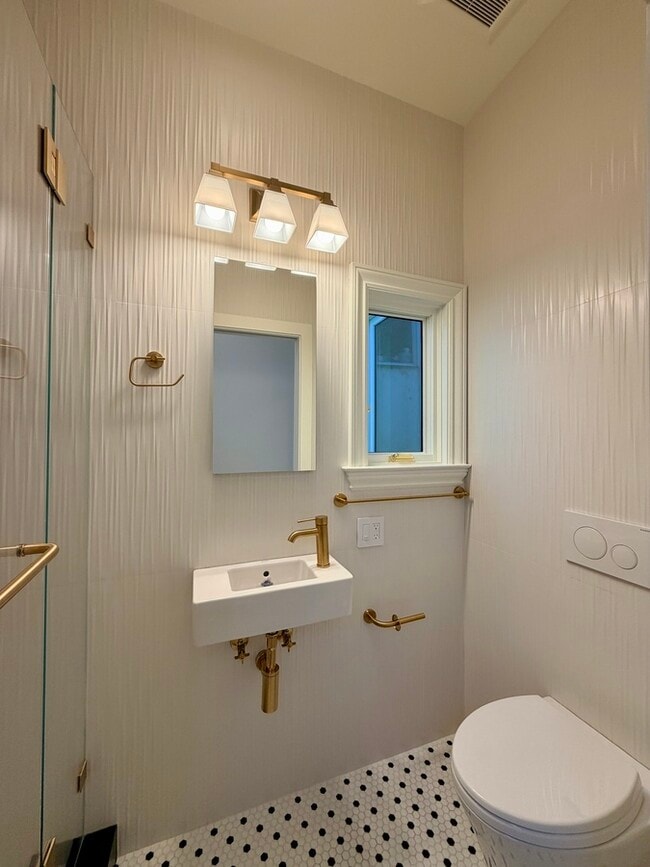 Building Photo - 1249 Kearny St