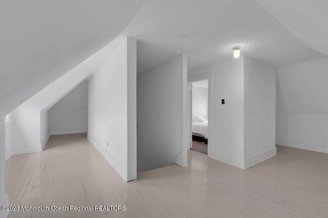 Building Photo - 683 Main Ave