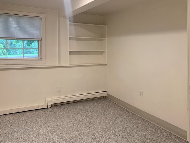 Building Photo - Spacious 3-Bedroom Apartment Near UVM with Private Entrance & Parking