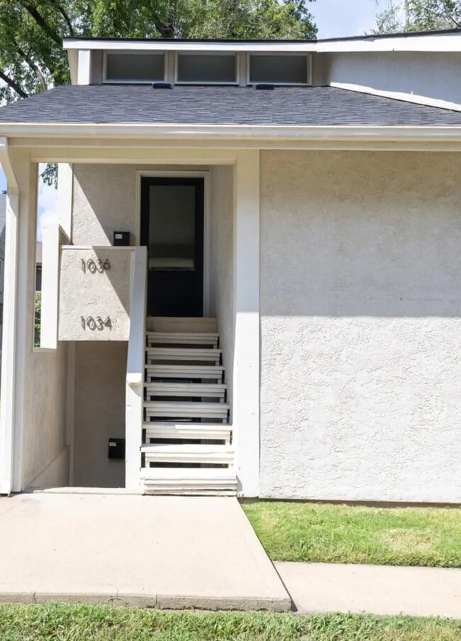 Building Photo - Stadium 2 Plex Lower