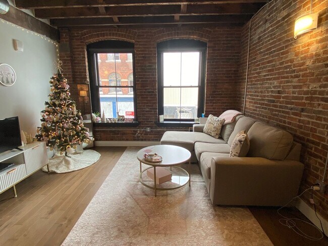 Building Photo - 1 bed/1 bath at The Hotel Street Lofts!