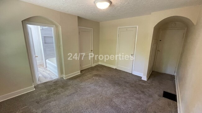 Building Photo - Nostalgic 2 BD | 2 BA House w/ Large Backy...