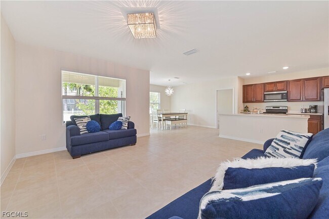 Building Photo - 1009 Jacaranda Pkwy E