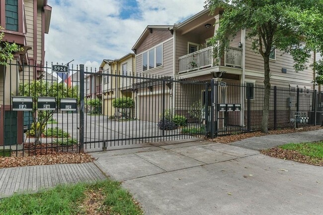 Building Photo - 5924 Petty St