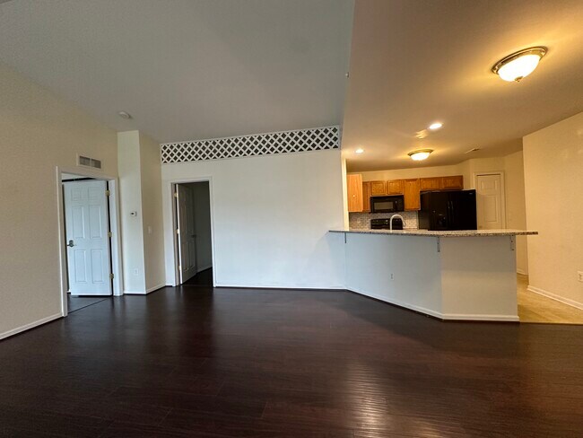 Building Photo - 15312 Yale Dr