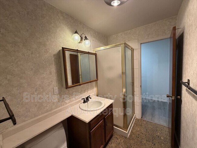 Building Photo - 337 Glorieta St NE
