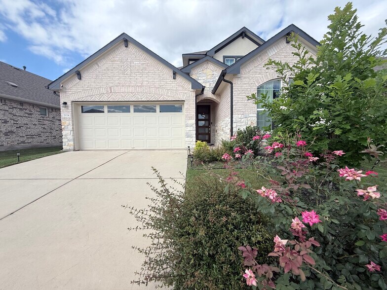 Building Photo - 2024 Wilsons Warbler Dr