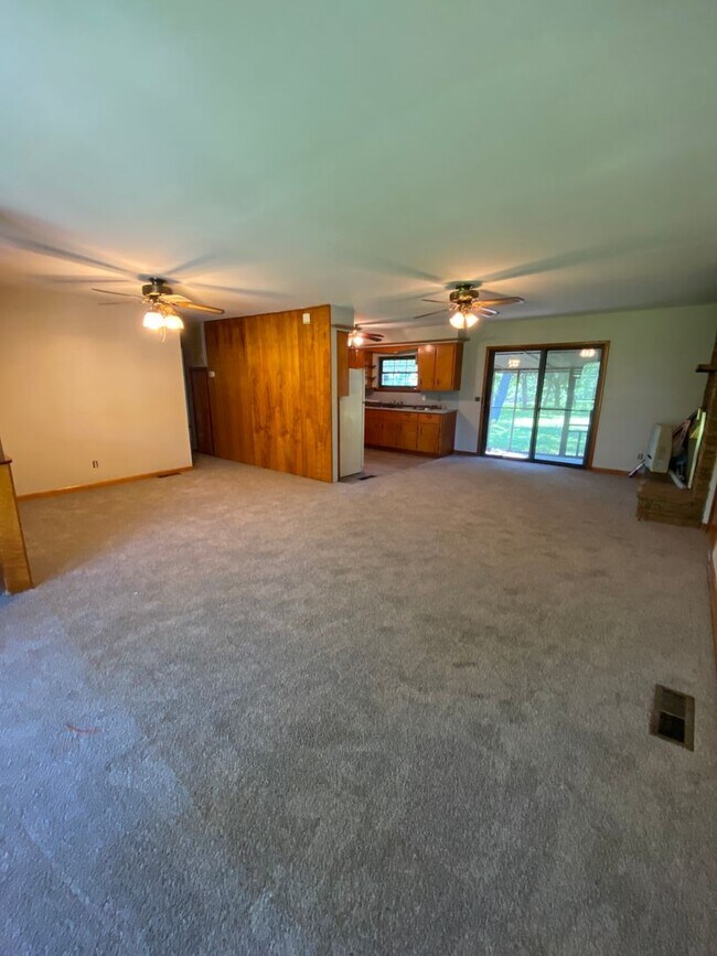 Building Photo - Country Living! Cute 2 bedroom 1 bath home...