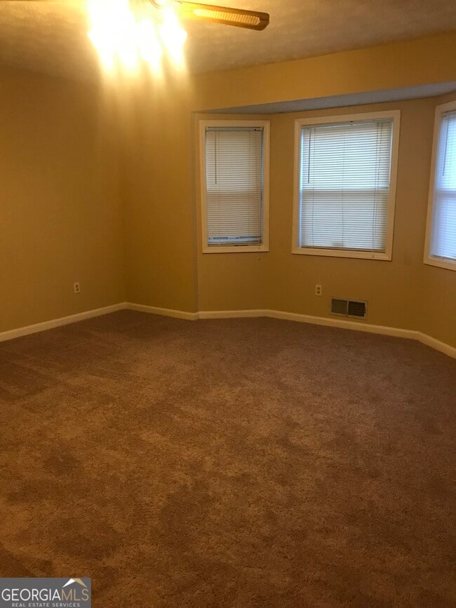 Building Photo - 218 Benton Fields