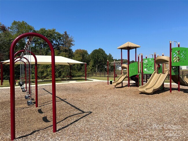 Building Photo - 15906 Parkside crossing Dr