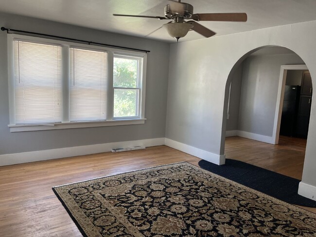 Building Photo - Charming 2-Bedroom Home near Uptown.
