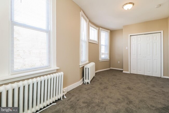 Building Photo - 5416 Thomas Ave