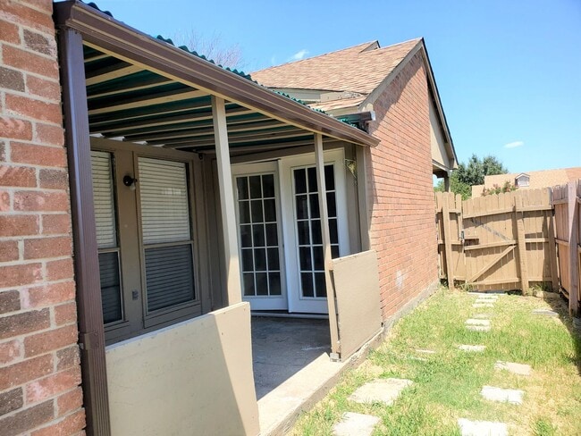 Building Photo - Welcome to this 3-Bedroom, 2-Bathroom Dupl...