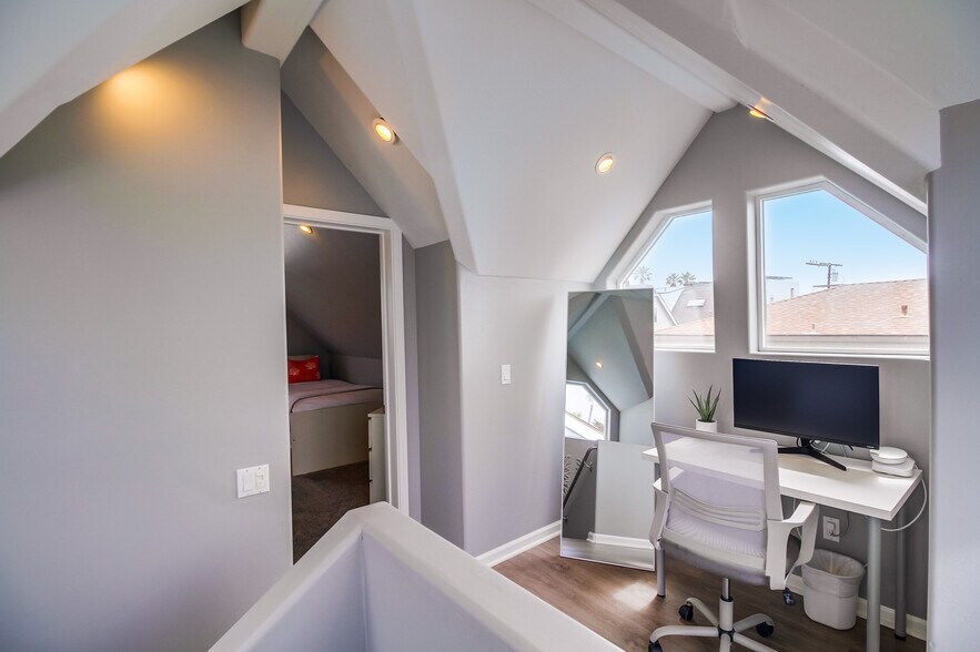 Building Photo - 735 Whiting Ct