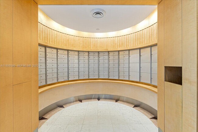 Building Photo - 2127 Brickell Ave