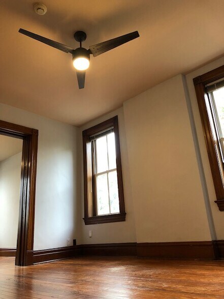 Building Photo - 3414 Salena St