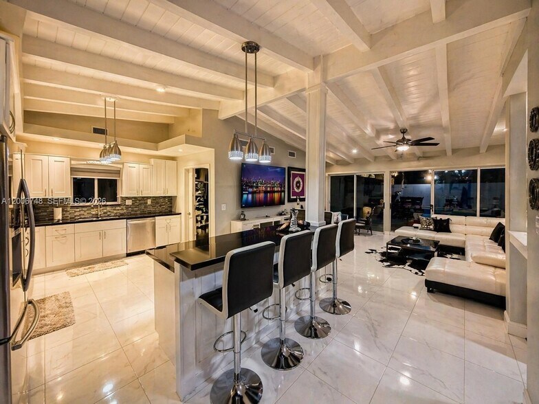 Building Photo - 561 NE 172nd St