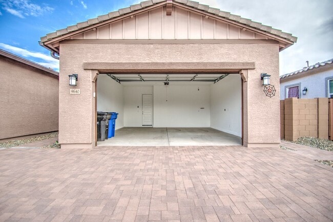 Building Photo - NEW 4 Bedroom home in Phoenix!