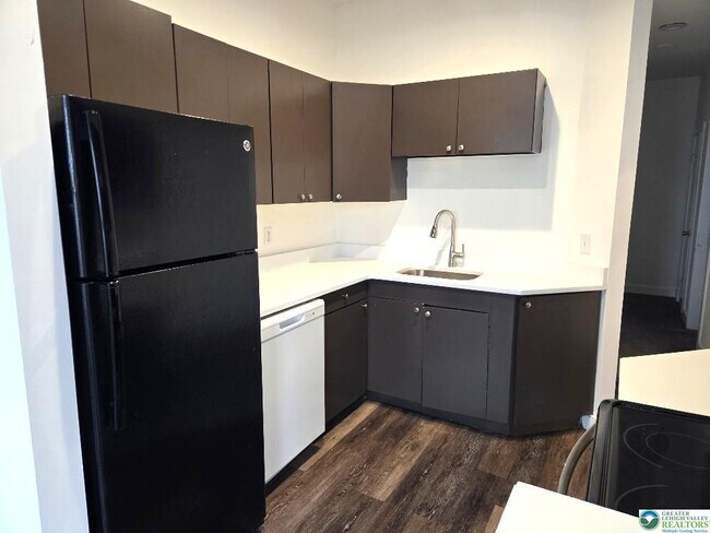 Building Photo - 130 N 2nd St