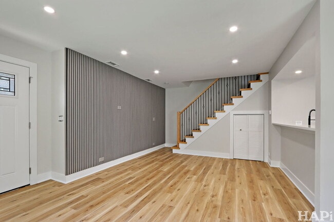 Building Photo - 1335 Cove Dr