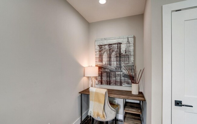 Building Photo - Large 3 Bed/ 2 Bath Condo in Petworth w/ S...