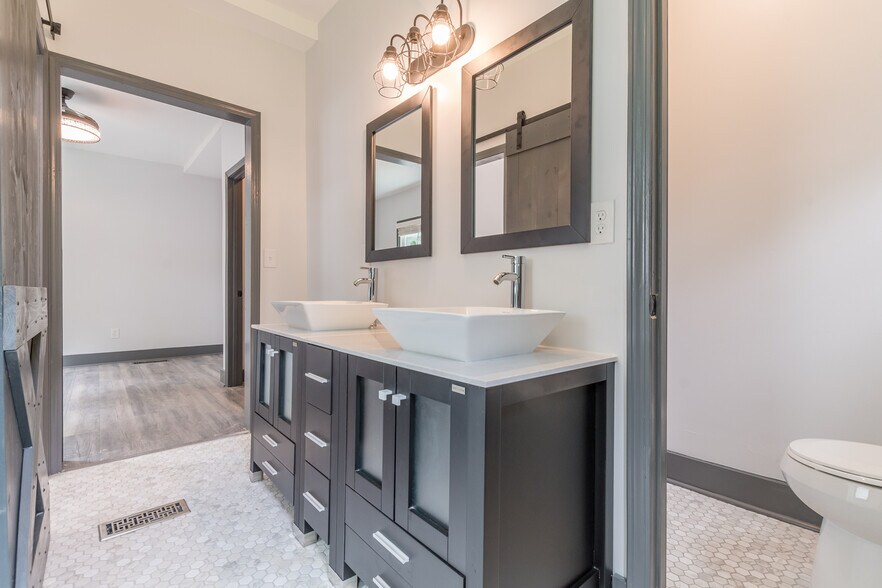 Double sinks - 1393 Westview Dr SW