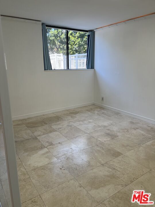 Building Photo - 10535 Wilshire Blvd