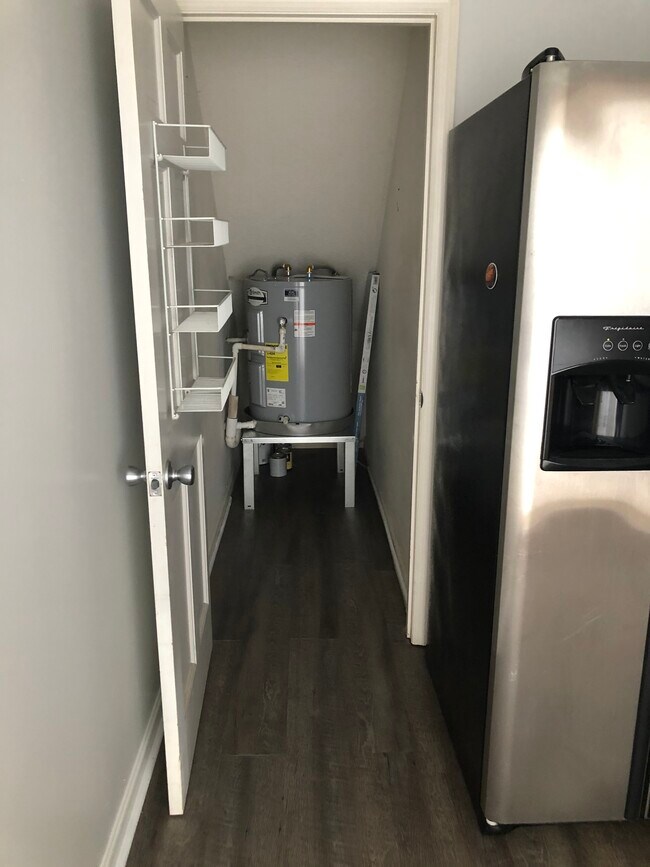 Building Photo - 507 Stinson Dr