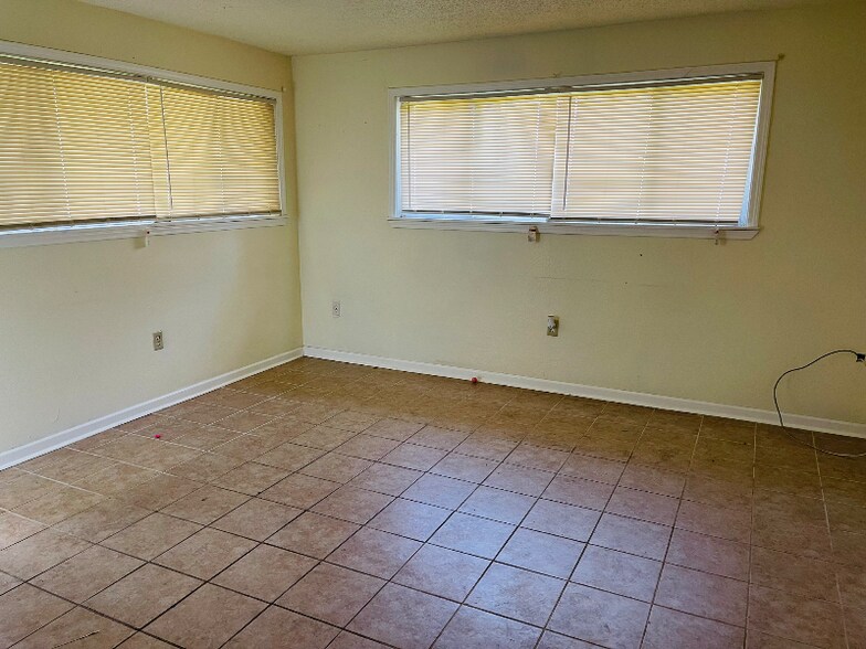 Building Photo - 6444 Silverleaf Ave
