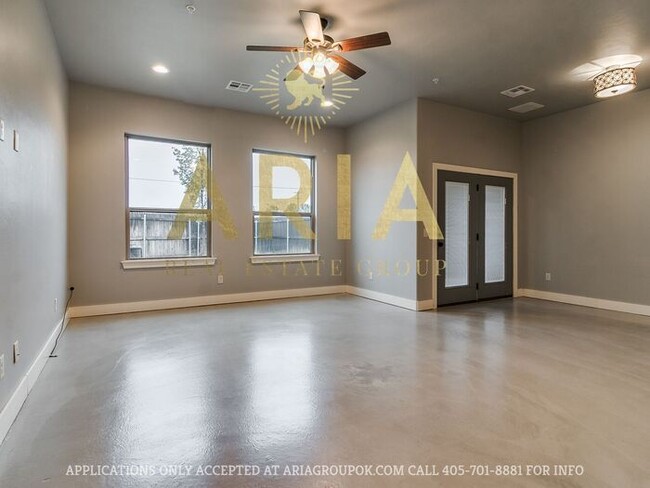 Building Photo - West Norman Urban Contemporary 3 Bed/2.5 B...