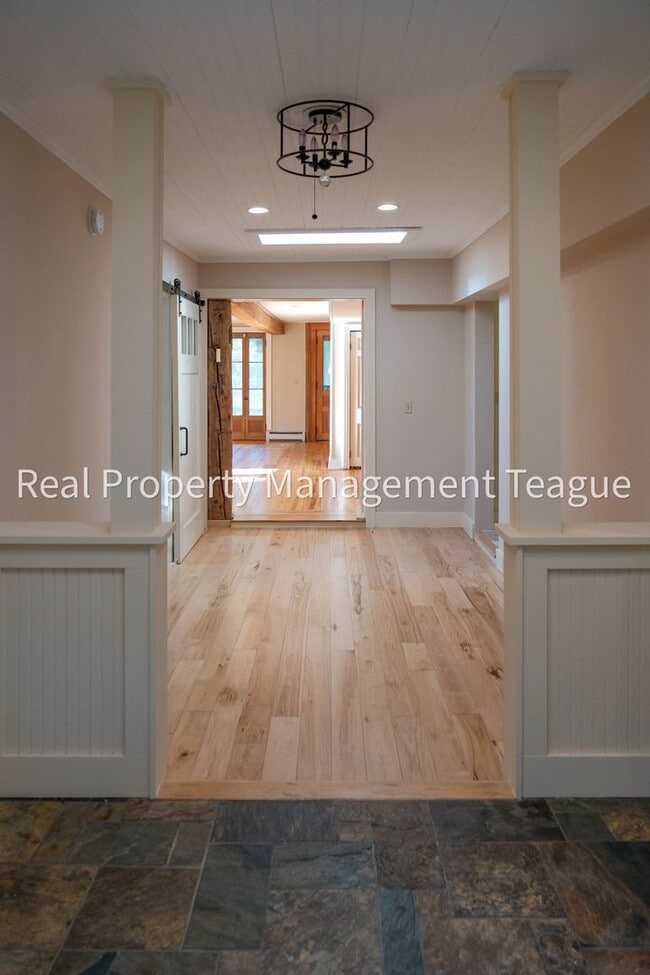 Building Photo - Dream home in Altamont