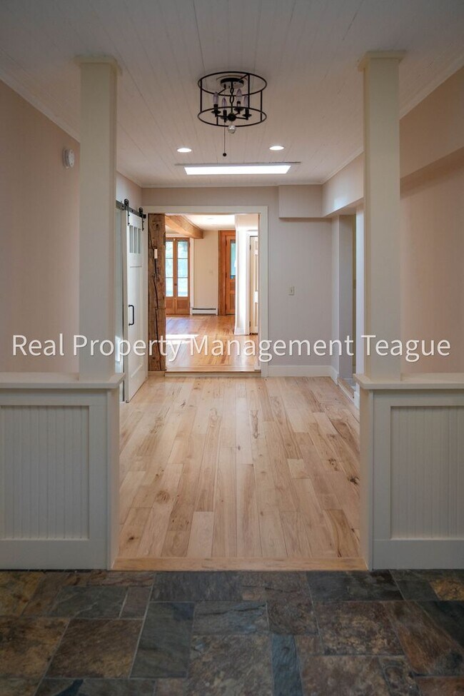 Building Photo - Dream home in Altamont