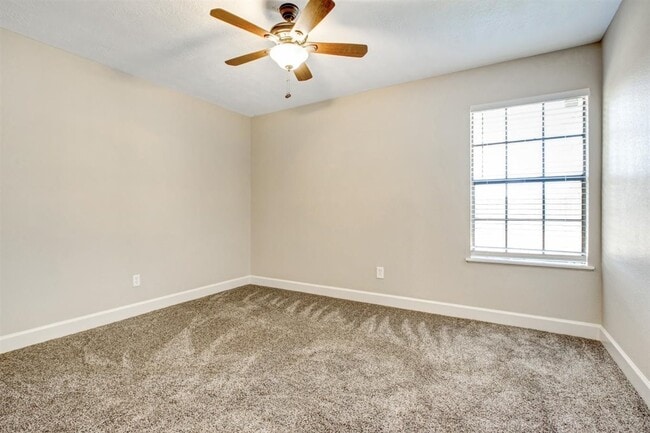 Building Photo - 505 Foxmeadow Ln