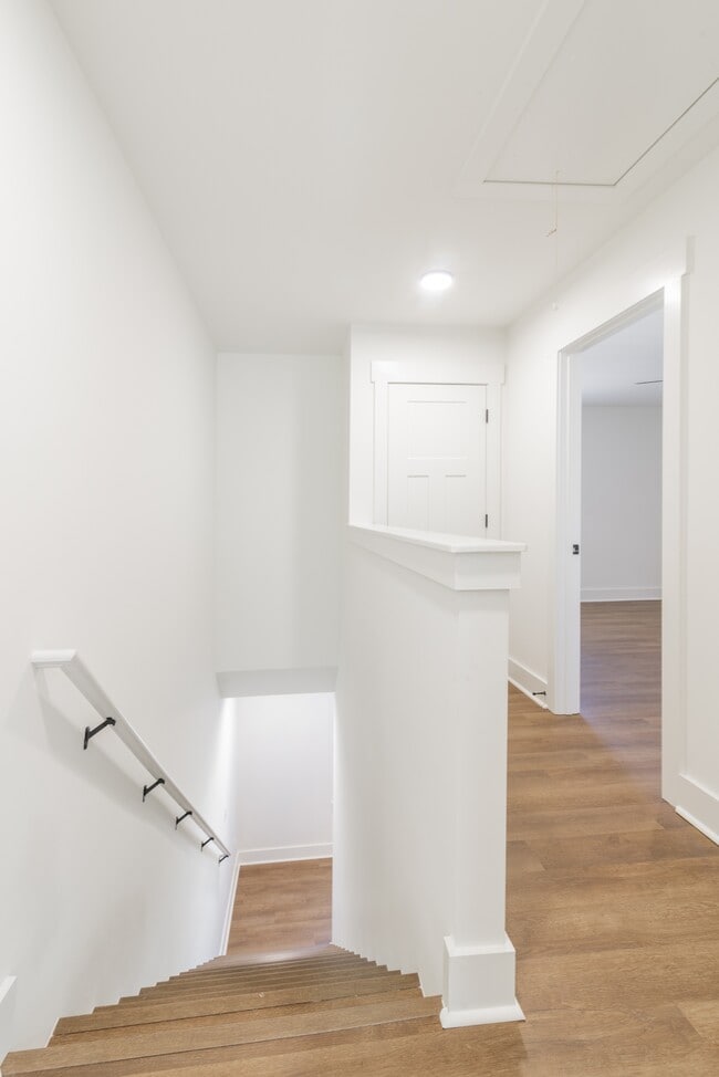 Building Photo - 404 Kirby Dr