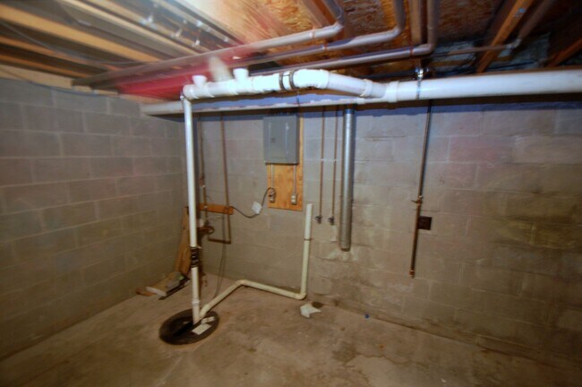 Building Photo - 517-E S Silverwood Lane