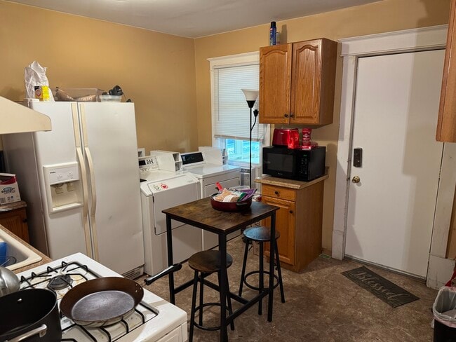 Building Photo - 344 16th Ave NE