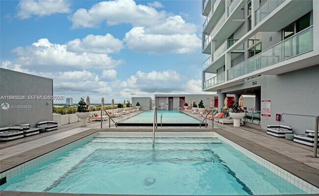 Building Photo - 2000 Metropica Wy