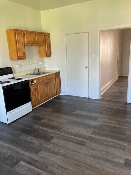 Building Photo - 27 S Locust St