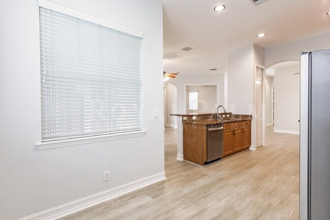 Building Photo - 12060 Lucca St