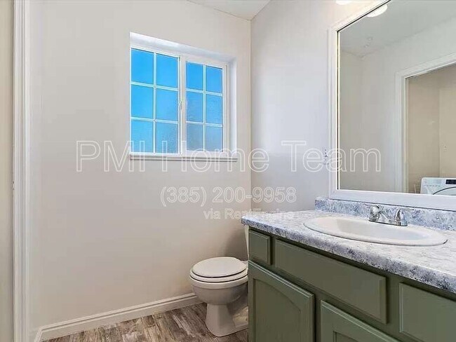 Building Photo - 619 W 2300 S