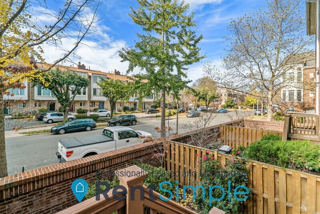 Building Photo - 1501 N Colonial Terrace
