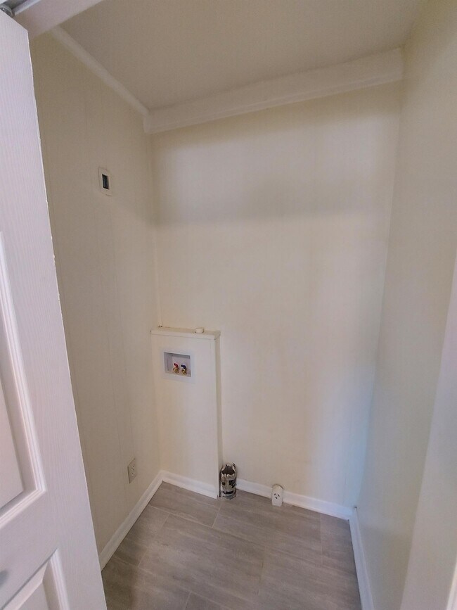 Building Photo - 1713 Lacy St