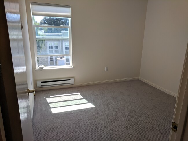 Building Photo - 1272 Rhode Island St
