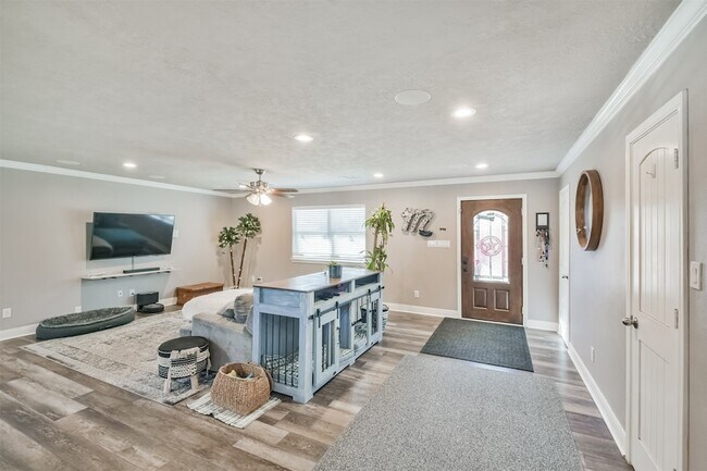 Building Photo - 24237 Creekwood Dr