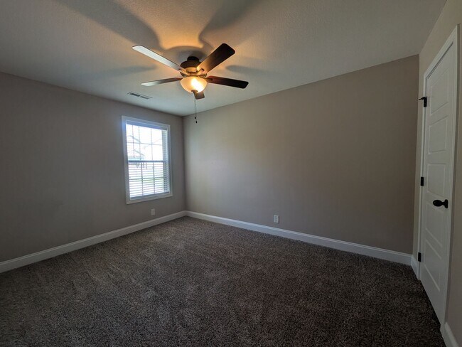 Building Photo - 816 Lutz Ln