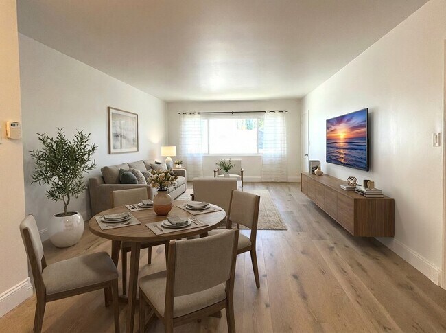 Building Photo - Bungalows